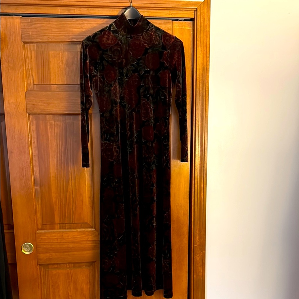 Elegant Floral Velvet Dress